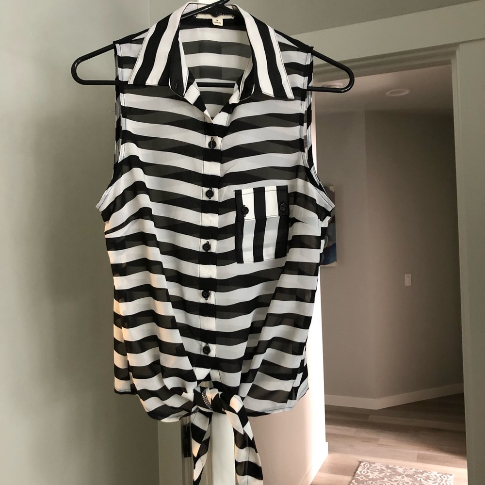Women’s sleeveless blouse